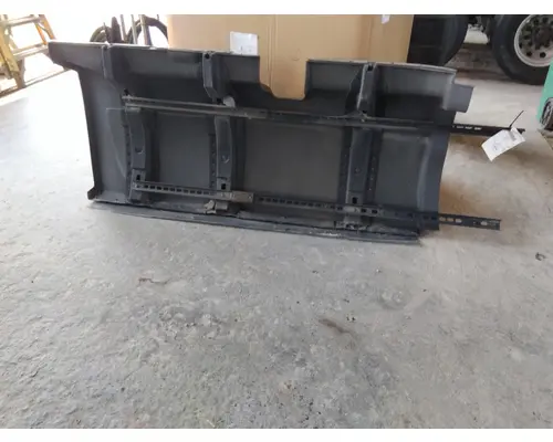 INTERNATIONAL LT CAB SKIRTSIDE FAIRING