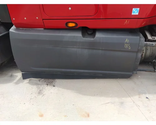 INTERNATIONAL LT CAB SKIRTSIDE FAIRING