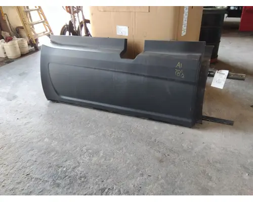 INTERNATIONAL LT CAB SKIRTSIDE FAIRING