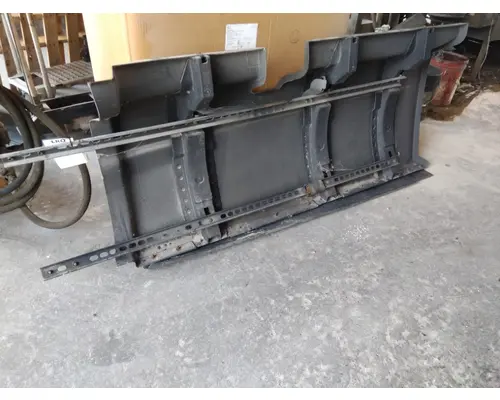 INTERNATIONAL LT CAB SKIRTSIDE FAIRING