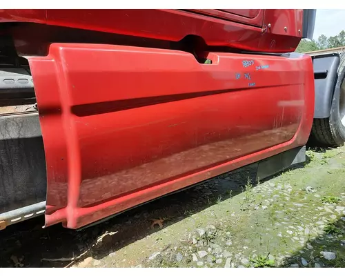INTERNATIONAL LT CAB SKIRTSIDE FAIRING