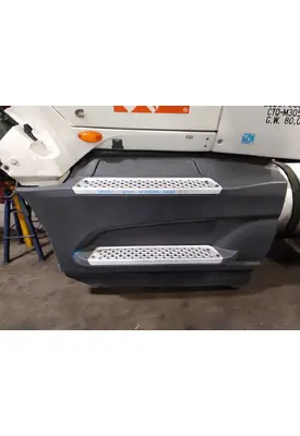 INTERNATIONAL LT CAB SKIRT/SIDE FAIRING