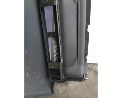 INTERNATIONAL LT CAB SKIRTSIDE FAIRING