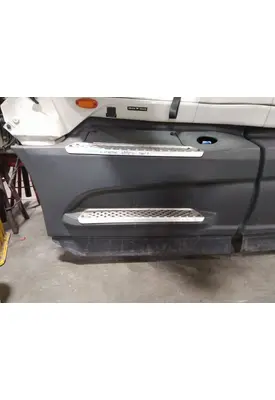 INTERNATIONAL LT CAB SKIRT/SIDE FAIRING