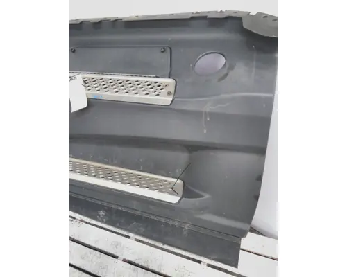 INTERNATIONAL LT CAB SKIRTSIDE FAIRING