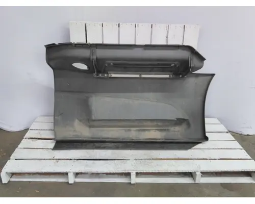INTERNATIONAL LT CAB SKIRTSIDE FAIRING