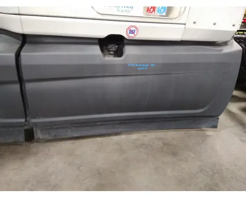 INTERNATIONAL LT CAB SKIRTSIDE FAIRING