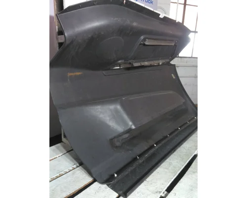 INTERNATIONAL LT CAB SKIRTSIDE FAIRING