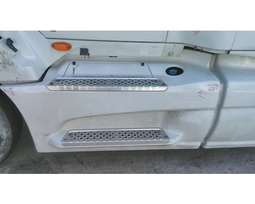 INTERNATIONAL LT CAB SKIRTSIDE FAIRING