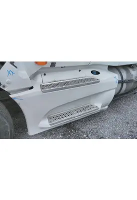 INTERNATIONAL LT CAB SKIRT/SIDE FAIRING