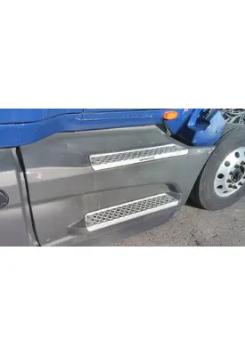 INTERNATIONAL LT CAB SKIRT/SIDE FAIRING