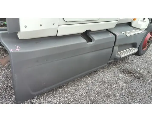 INTERNATIONAL LT CAB SKIRTSIDE FAIRING
