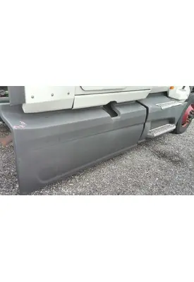INTERNATIONAL LT CAB SKIRT/SIDE FAIRING