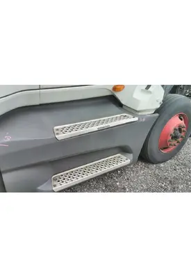 INTERNATIONAL LT CAB SKIRT/SIDE FAIRING