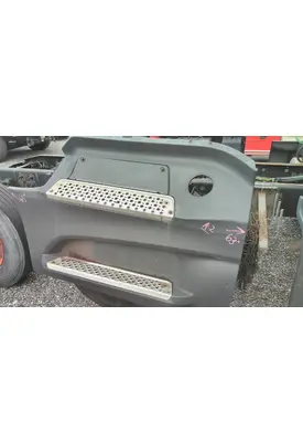 INTERNATIONAL LT CAB SKIRT/SIDE FAIRING