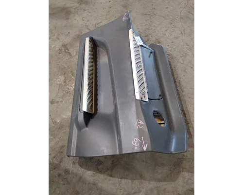 INTERNATIONAL LT CAB SKIRTSIDE FAIRING