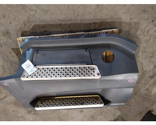 INTERNATIONAL LT CAB SKIRTSIDE FAIRING