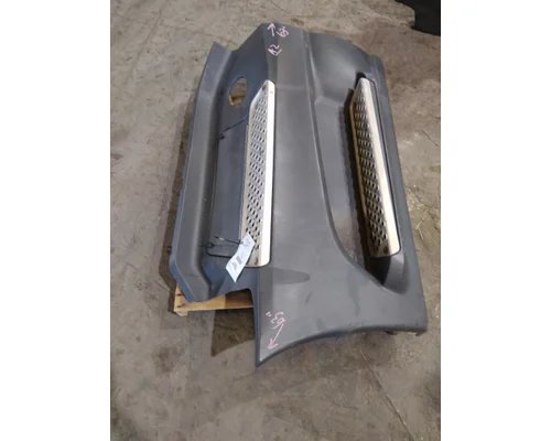 INTERNATIONAL LT CAB SKIRTSIDE FAIRING