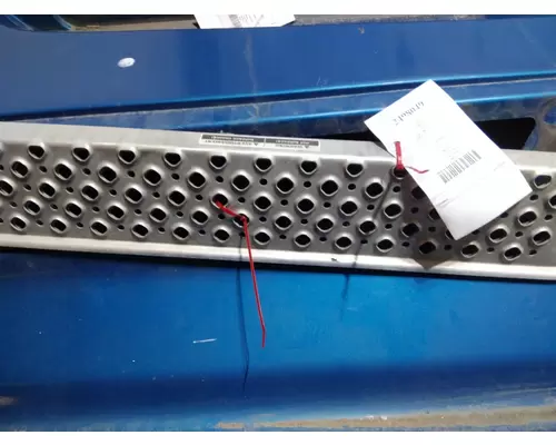 INTERNATIONAL LT CAB STEP