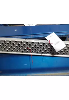 INTERNATIONAL LT CAB STEP