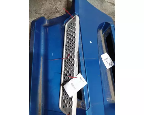 INTERNATIONAL LT CAB STEP