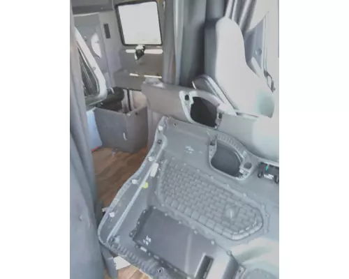 INTERNATIONAL LT CAB