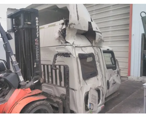 INTERNATIONAL LT CAB