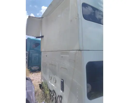 INTERNATIONAL LT CAB