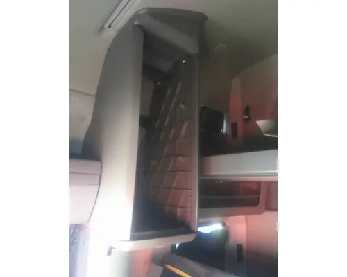 INTERNATIONAL LT CAB