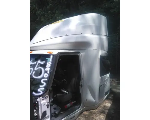 INTERNATIONAL LT CAB
