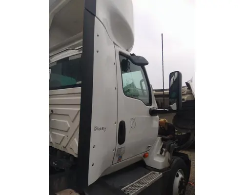 INTERNATIONAL LT CAB