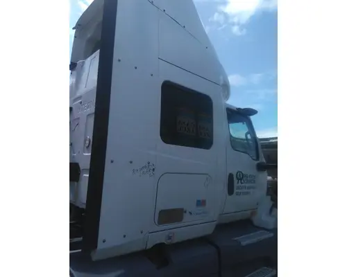 INTERNATIONAL LT CAB