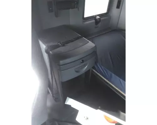 INTERNATIONAL LT CAB
