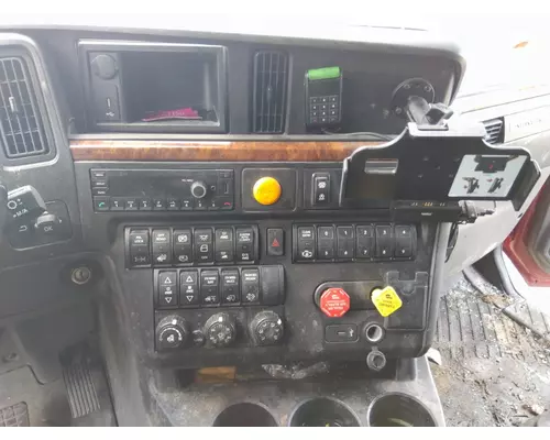 INTERNATIONAL LT CAB