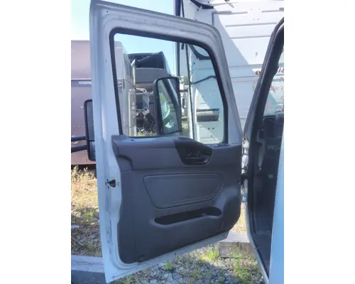 INTERNATIONAL LT CAB