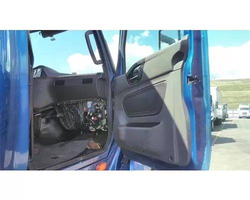 INTERNATIONAL LT CAB