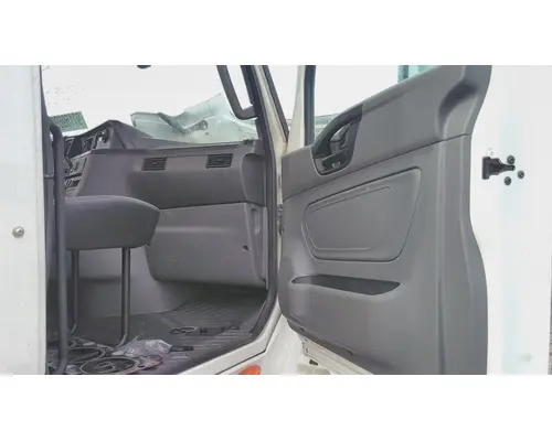 INTERNATIONAL LT CAB