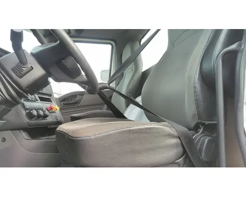 INTERNATIONAL LT CAB