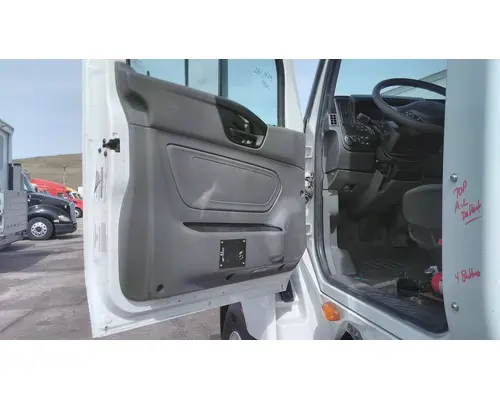 INTERNATIONAL LT CAB