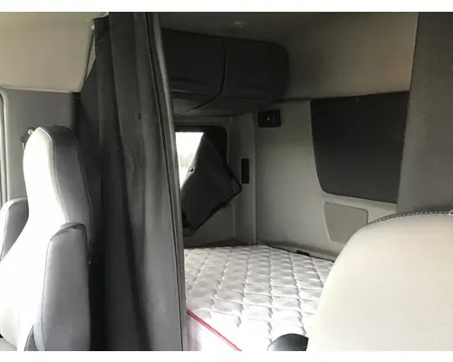 INTERNATIONAL LT CAB
