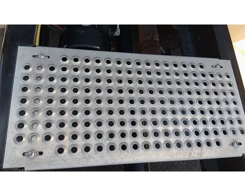 INTERNATIONAL LT DECK (CATWALK) STEP
