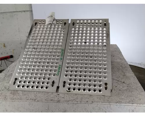 INTERNATIONAL LT DECK (CATWALK) STEP