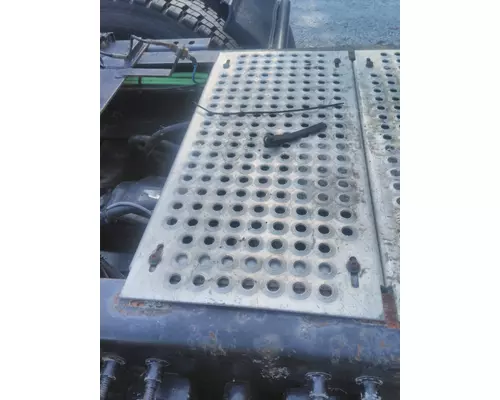 INTERNATIONAL LT DECK (CATWALK) STEP