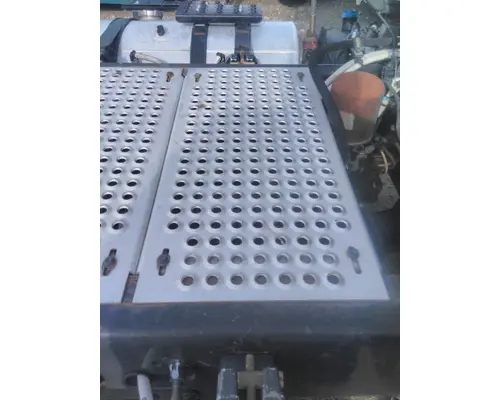 INTERNATIONAL LT DECK (CATWALK) STEP