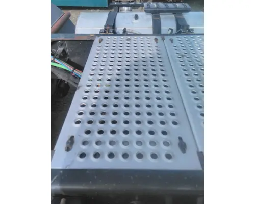 INTERNATIONAL LT DECK (CATWALK) STEP