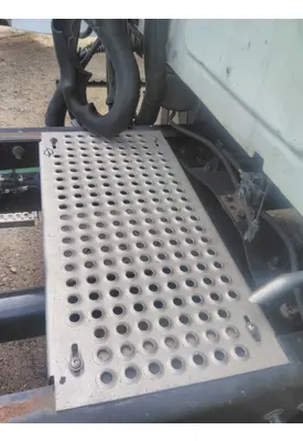 INTERNATIONAL LT DECK (CATWALK) STEP