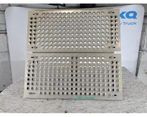 INTERNATIONAL LT DECK (CATWALK) STEP