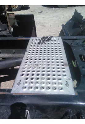 INTERNATIONAL LT DECK (CATWALK) STEP