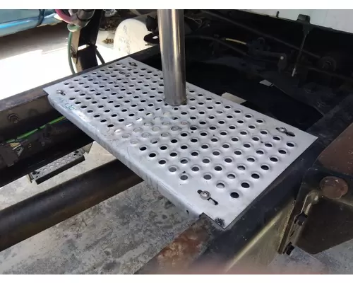 INTERNATIONAL LT DECK (CATWALK) STEP