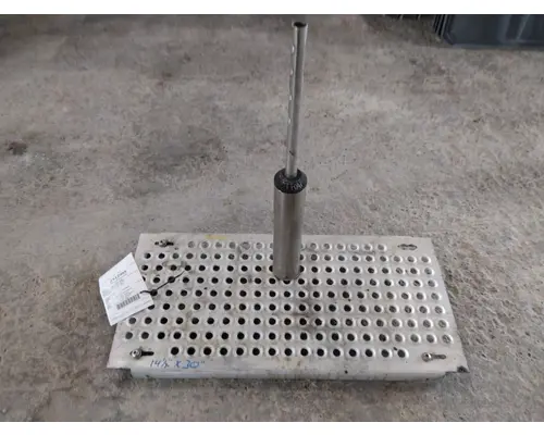 INTERNATIONAL LT DECK (CATWALK) STEP